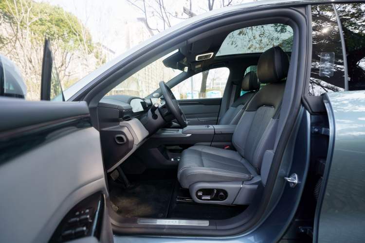 Used Zeekr 7X 2025 100 kWh Long-Range Rear-Wheel Drive with Intelligent Driving Features Left Front Seat