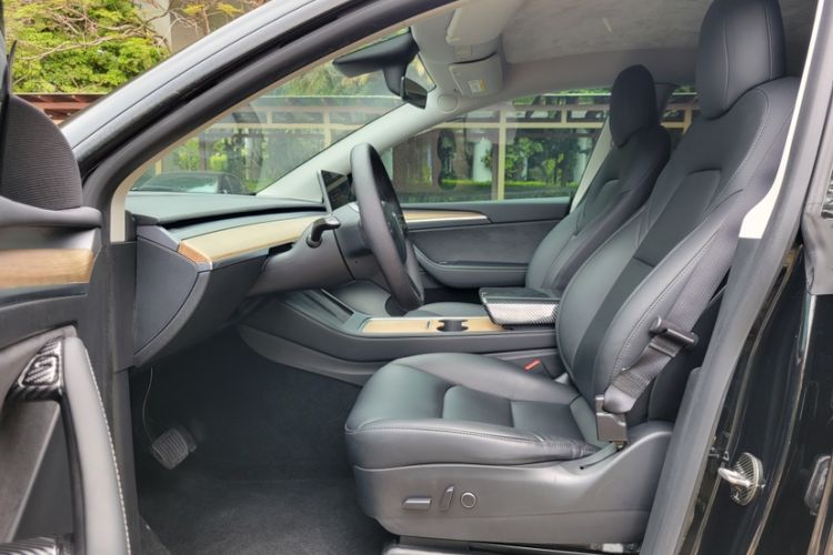 Used Tesla Model Y 2021 Long-Range All-Wheel-Drive Version 3D7
