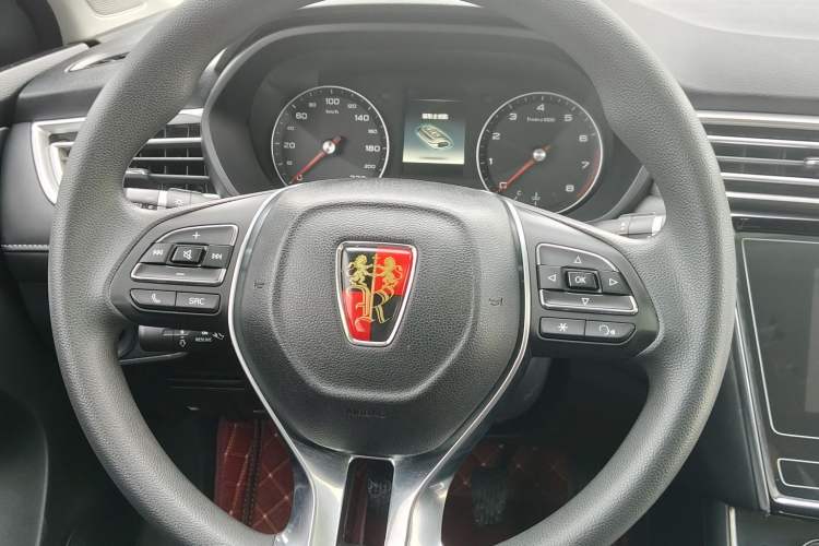 Used Roewe i5 2020 1.5L Manual 4G Connect Leehao Flagship Edition Interior 4