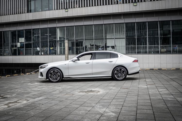 Used BMW 5 Series 2024 530Li Leading Model M Sport Package
