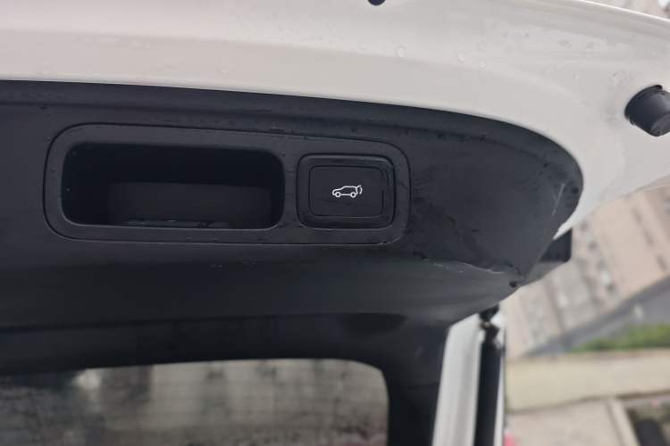 Used Roewe D5X DMH 2024 135 Tech Edition
