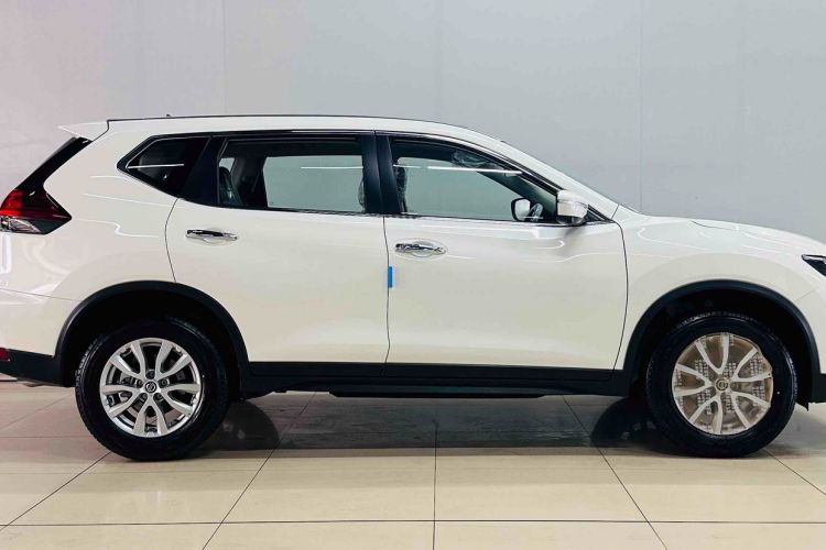 Used Nissan X-Trail 2023 Classic 2.0L Two-Wheel Drive Smart Connect Premium Edition
