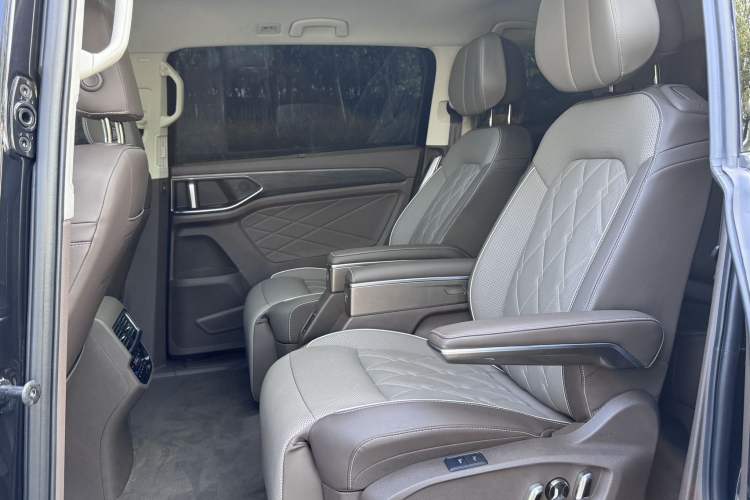 Used Volkswagen Viloran 2024 380TSI Premium Edition