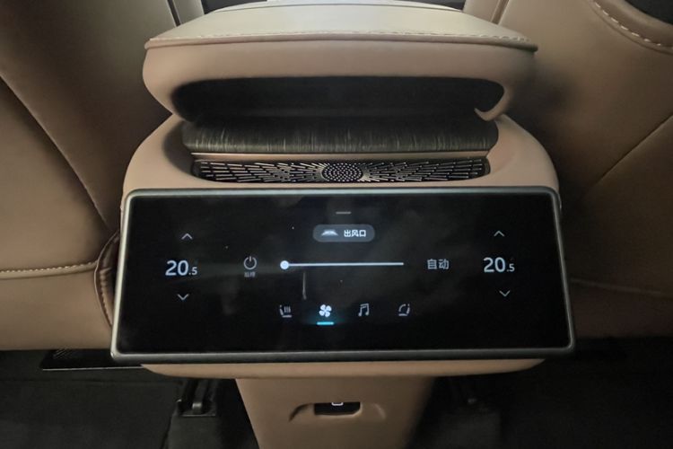 Used Nio EC6 2024 75 kWh Interior 5