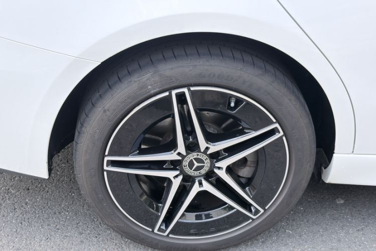 Used Mercedes-Benz C-Class 2024 Facelifted C-Class 260 L Night Edition Sports Version Exterior 8