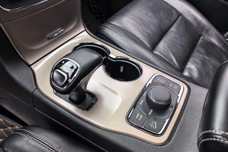 Used Jeep Grand Cherokee 2015 3.0L Elite Navigation Edition Gear Lever