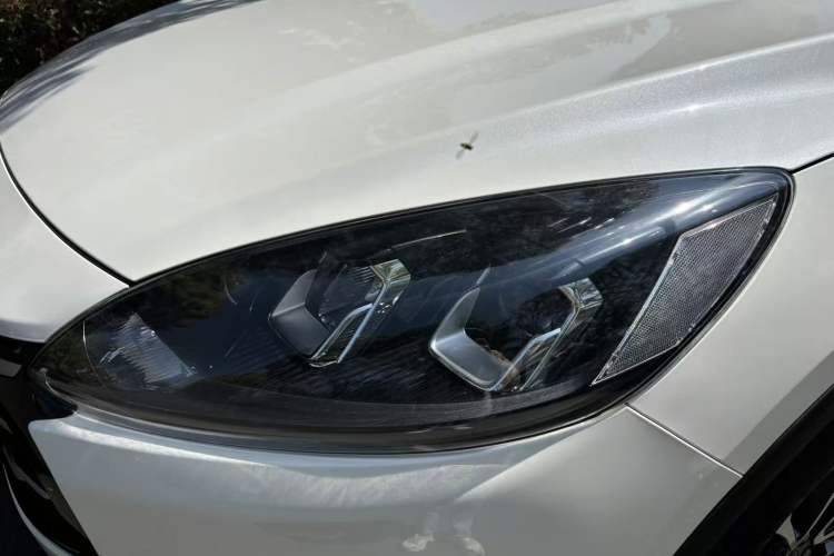 Used Ford Escape 2020 EcoBoost 245 Two-Wheel-Drive Comfort Edition Exterior 11