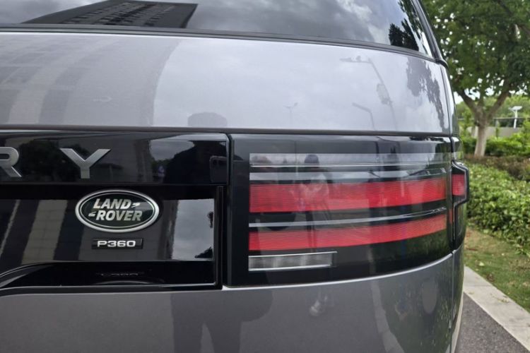 Used Land Rover Discovery 2023 Revised Version 360 PS R-Dynamic S