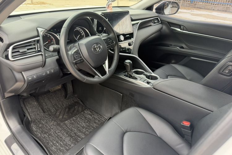 Used Toyota Camry 2021 2.0G Luxury Edition
