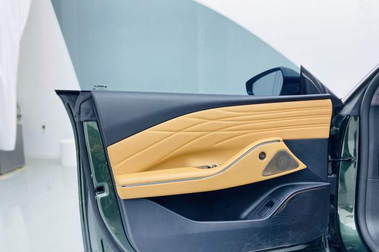 Used Geely Galaxy 8 2025 130km EM-P Starship Edition
