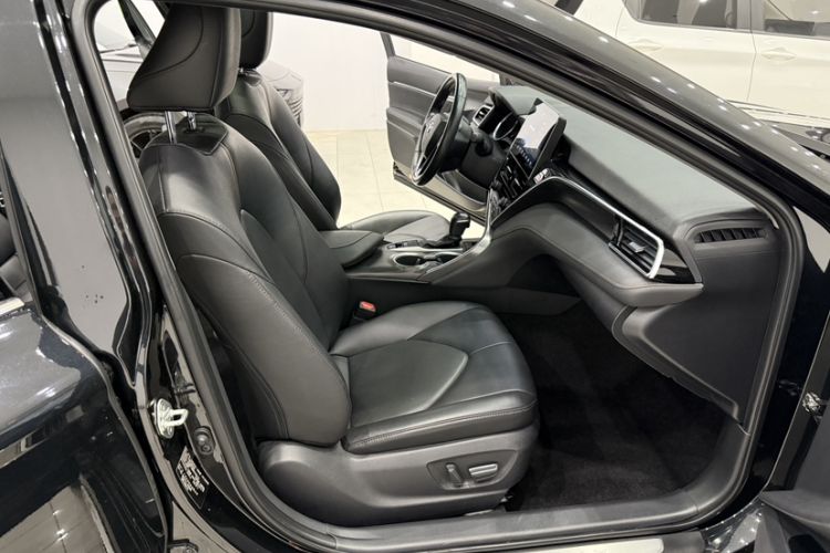 Used Toyota Camry 2023 2.0G Luxury Edition
