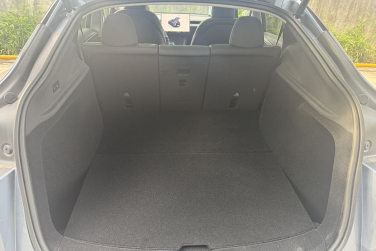 Used Tesla Model Y 2025 Rear-Wheel-Drive Version
