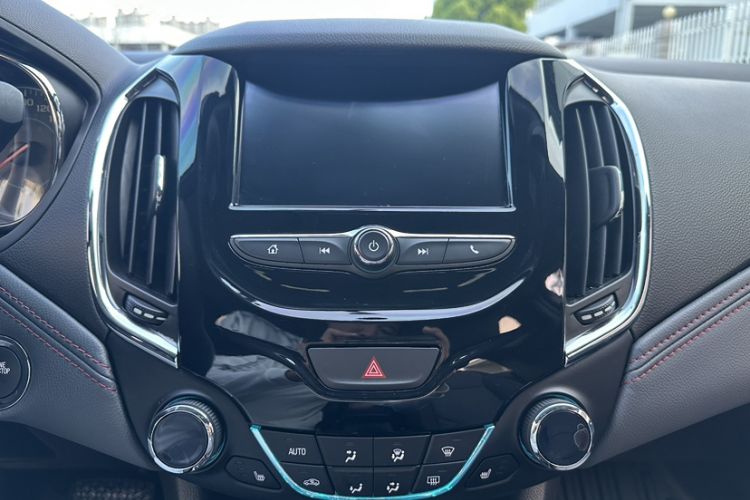 Used Chevrolet Cruze 2018 Redline 330T Dual-Clutch Flagship Edition Audio And AC Panel