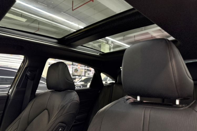 Used Toyota Avalon 2019 Dual-Engine 2.5L XLE Prestige Version China VI Standard
