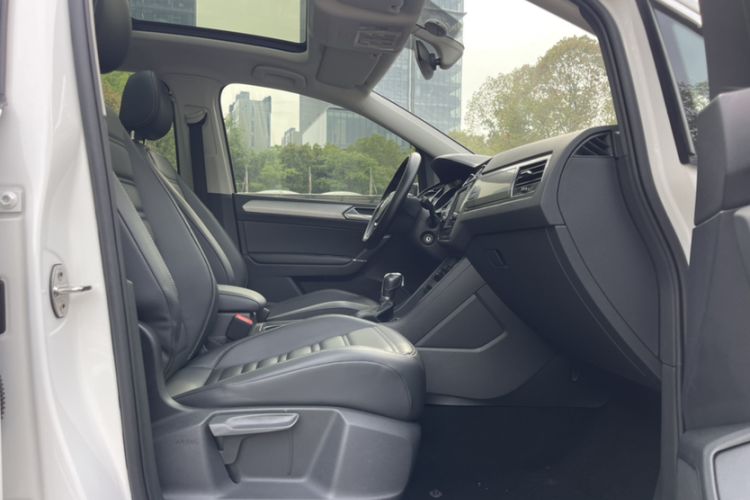 Used Volkswagen Touran 2021 Touran L 280TSI DSG Comfort Edition 7 Seats Right Front Seat