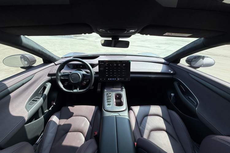 Used Xiaomi Auto SU7 2024 Four-Wheel Drive Ultra-Long Range Advanced Intelligent Driving Max Edition Interior 4