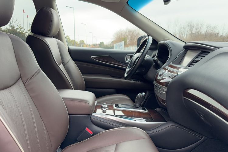 Used Infiniti QX60 (Import) 2016 2.5 S/C Hybrid Two-Wheel-Drive Excellence Edition China V Standard
