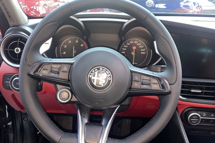 Used Alfa Romeo Giulia 2021 2.0T 280HP Luxury Edition
