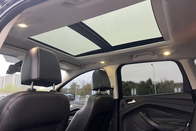 Used Ford Kuga 2015 2.0L GTDi Four-Wheel-Drive Sport Model Headliner