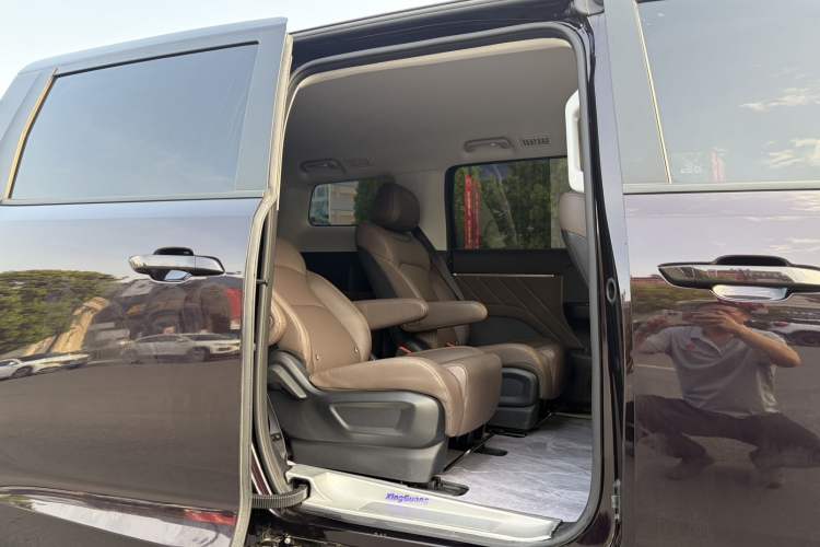 Used Wuling Starlight 730 2025 Model Plug-in Hybrid 125km Luxury Edition