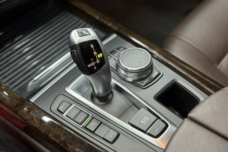 Used BMW X5 2018 xDrive28i Interior 11