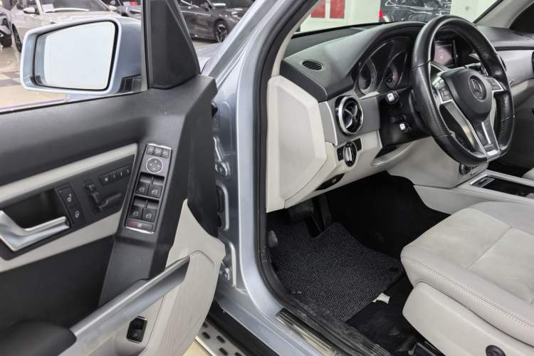 Used Mercedes-Benz GLK-Class 2015 GLK 300 4MATIC Fashion Edition Ultimate Version
