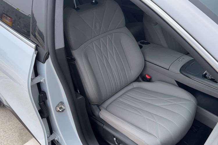 Used Geely Galaxy 8 2025 130km EM-i Flagship Edition Right Front Seat