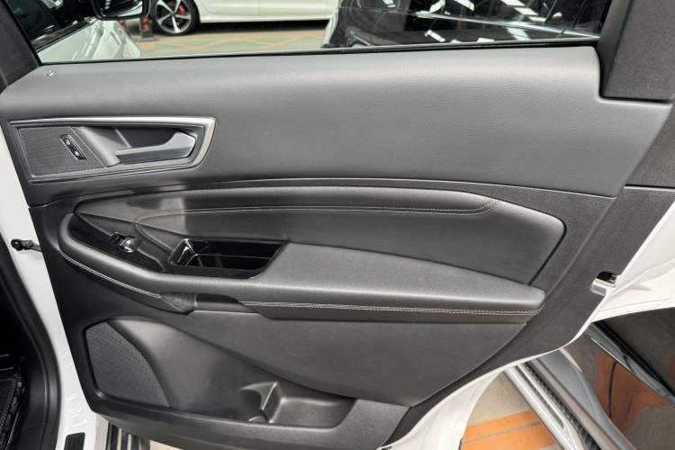 Used Ford Edge 2018 EcoBoost 245 Four-Wheel Drive Titanium 7-Seater
