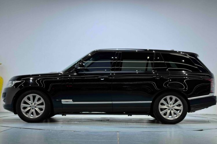 Used Land Rover Range 2017 3.0 SC V6 Vogue Extended Version Exterior 5
