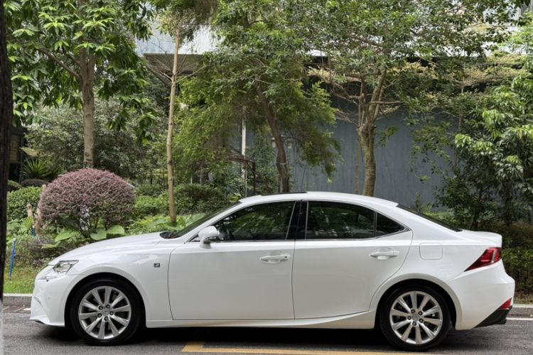 Used Lexus IS 2015 200t F SPORT
