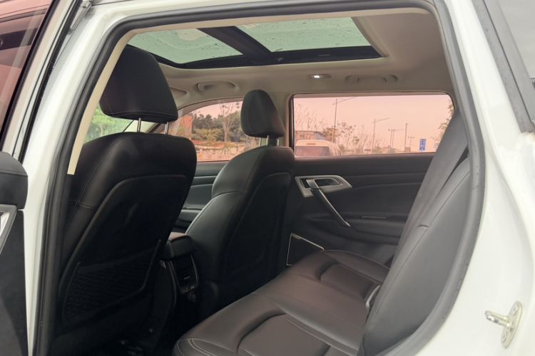 Used Geely Auto Emgrand X7 Sport 2016 1.8TD Automatic Smart Connectivity Version Interior 3