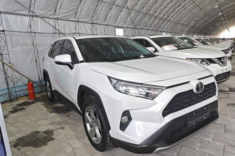 Used Toyota RAV4 2021 2.0L CVT Two-Wheel Drive Fashion Edition Exterior 2