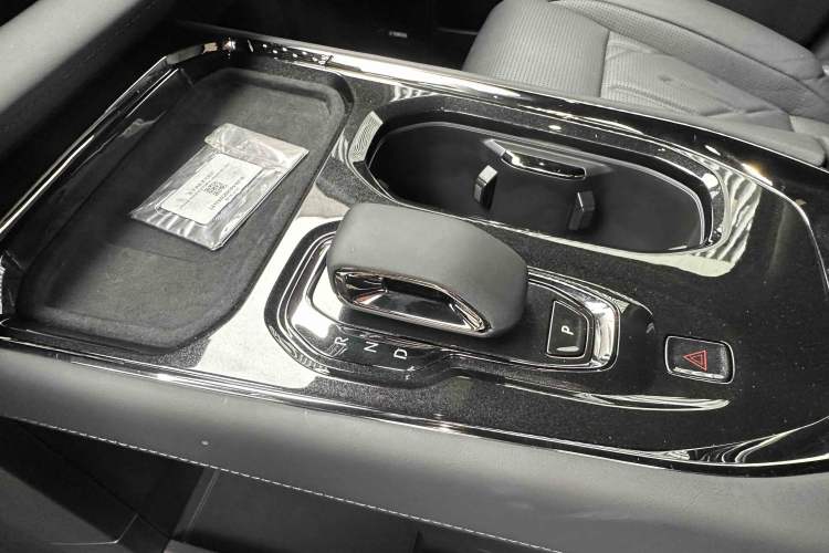 Used Zeekr 009 2024 7-Seater Walk-Through Version Four-Wheel Drive 108 kWh Interior 9