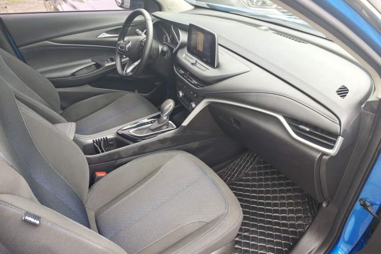 Used Buick Encore 2020 20T CVT Elite Edition Interior 4