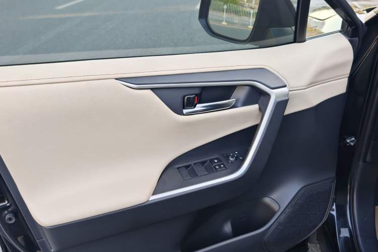 Used Toyota RAV4 2021 2.0L CVT Two-Wheel Drive Fashion PLUS Edition