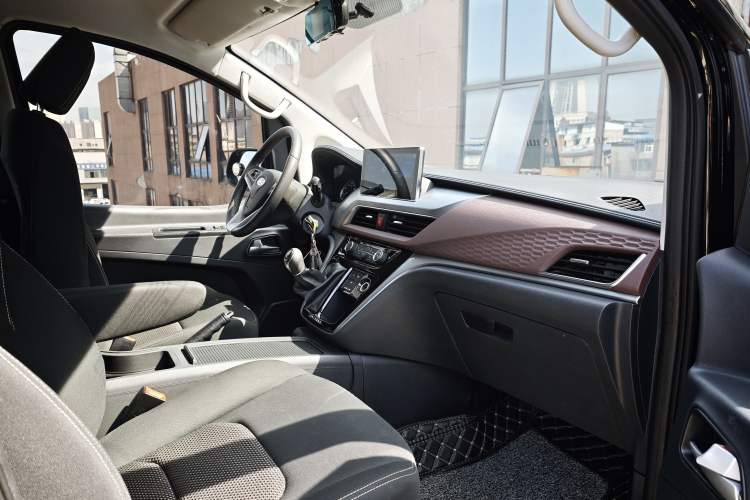 Used JAC Refine M3 2022 PLUS 1.5T 7-Seater Standard Model
