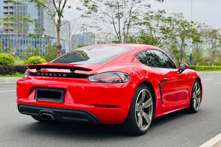 Used Porsche 718 2018 Cayman 2.0T
