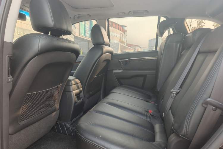 Used Hyundai Santa Fe Classic 2012 2.4 Luxury Edition 7-Seater Four-Wheel Drive
