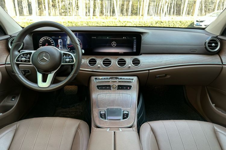 Used Mercedes-Benz E-Class 2018 Facelift E 300 L Luxury Edition Interior 1