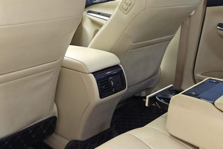 Used Toyota Camry 2015 Dual-Engine 2.5 HG Luxury Navigation Edition Interior 11