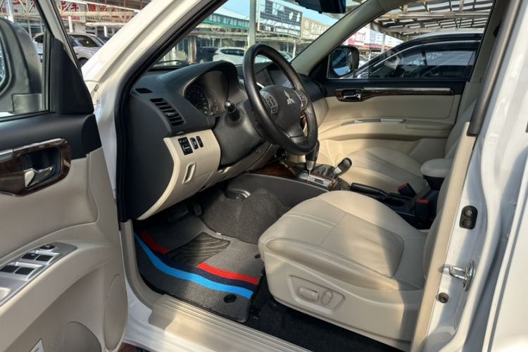 Used Mitsubishi Pajero Sport 2013 3.0L Automatic 4x4 Flagship Edition
