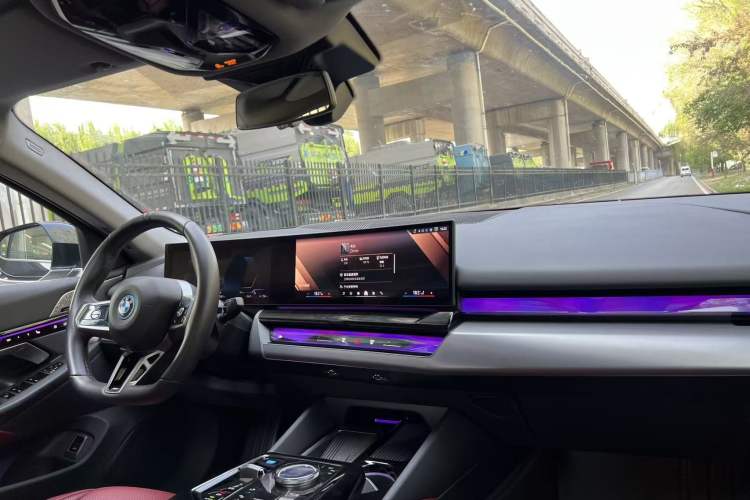 Used BMW i5 2025 eDrive 40L M Sport Package Interior 11