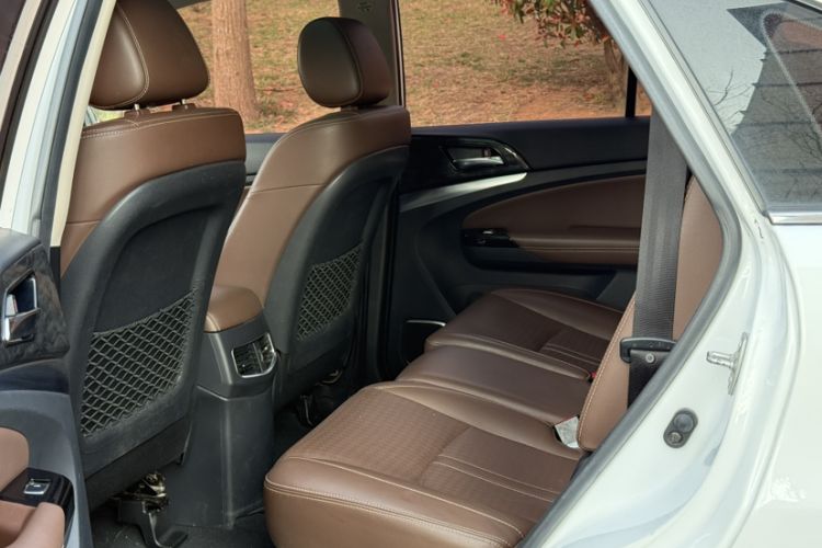 Used BYD S7 2017 2.0T Automatic Prestige Edition Interior 2