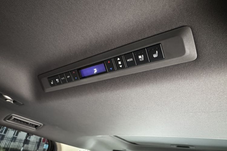 Used Toyota SIENNA 2021 2.5L Hybrid Premium Edition Interior 10