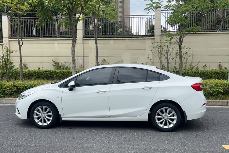 Used Chevrolet Cruze 2018 320 Automatic Pioneer Sunroof Edition