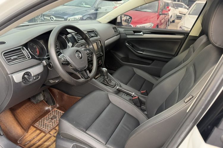 Used Volkswagen Sagitar 2018 1.6L Automatic Comfort Model Interior 4