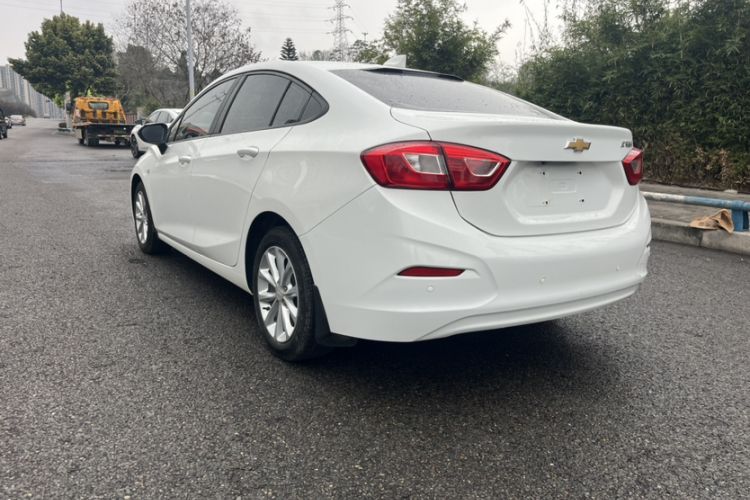 Used Chevrolet Cruze 2018 320 Automatic Pioneer Sunroof Edition
