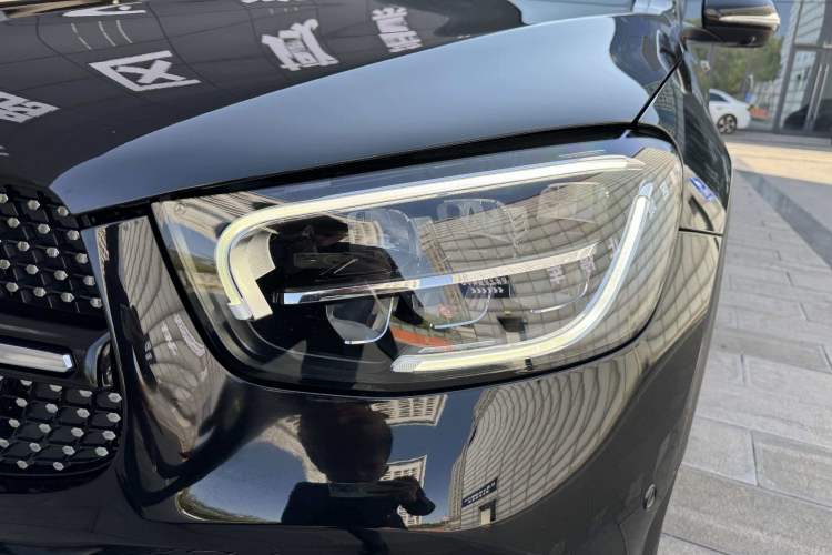 Used Mercedes-Benz GLC Coupe 2020 GLC 260 4MATIC Coupe SUV Exterior 6