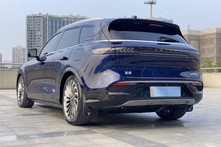 Used VOYAH FREE 2023 Four-Wheel Drive Extended-Range Model with Ultra-Long Range