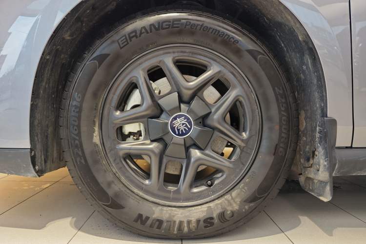 Used BYD Qin PLUS 2025 DM-i Smart Drive 55KM Leading Model
